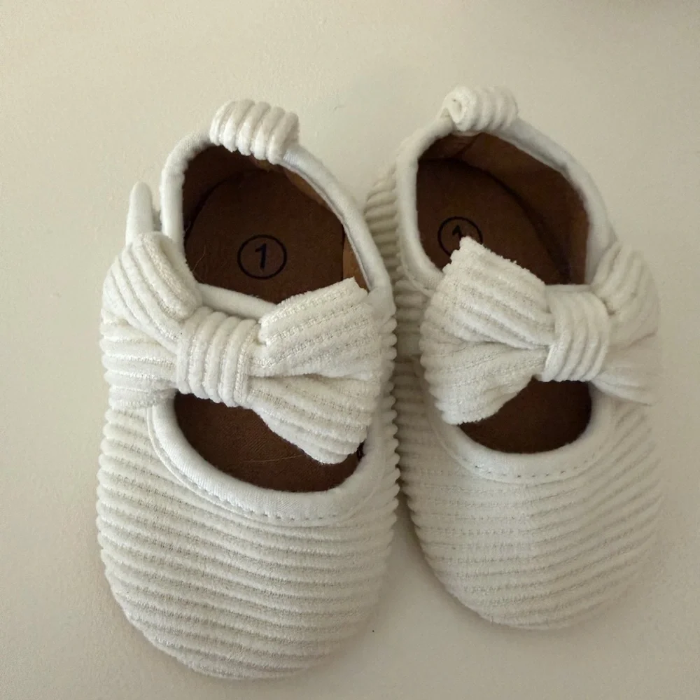 Baby Girl Ribbed Bow Mary Jane Shoes in White